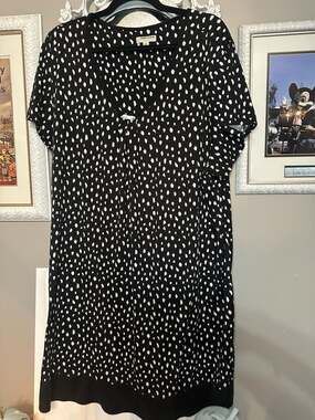 Anne Klein Plus Size 2X Black & White Dot Print V-Neck Short Sleeve Nightshirt